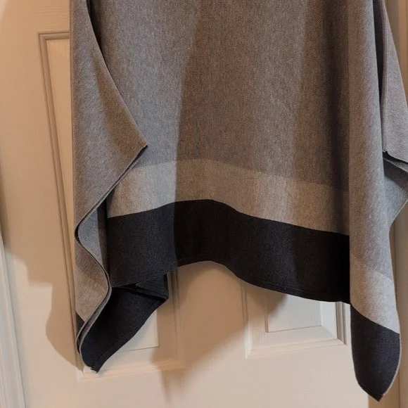 EUC Ann Taylor Poncho One Size - Picture 4 of 5